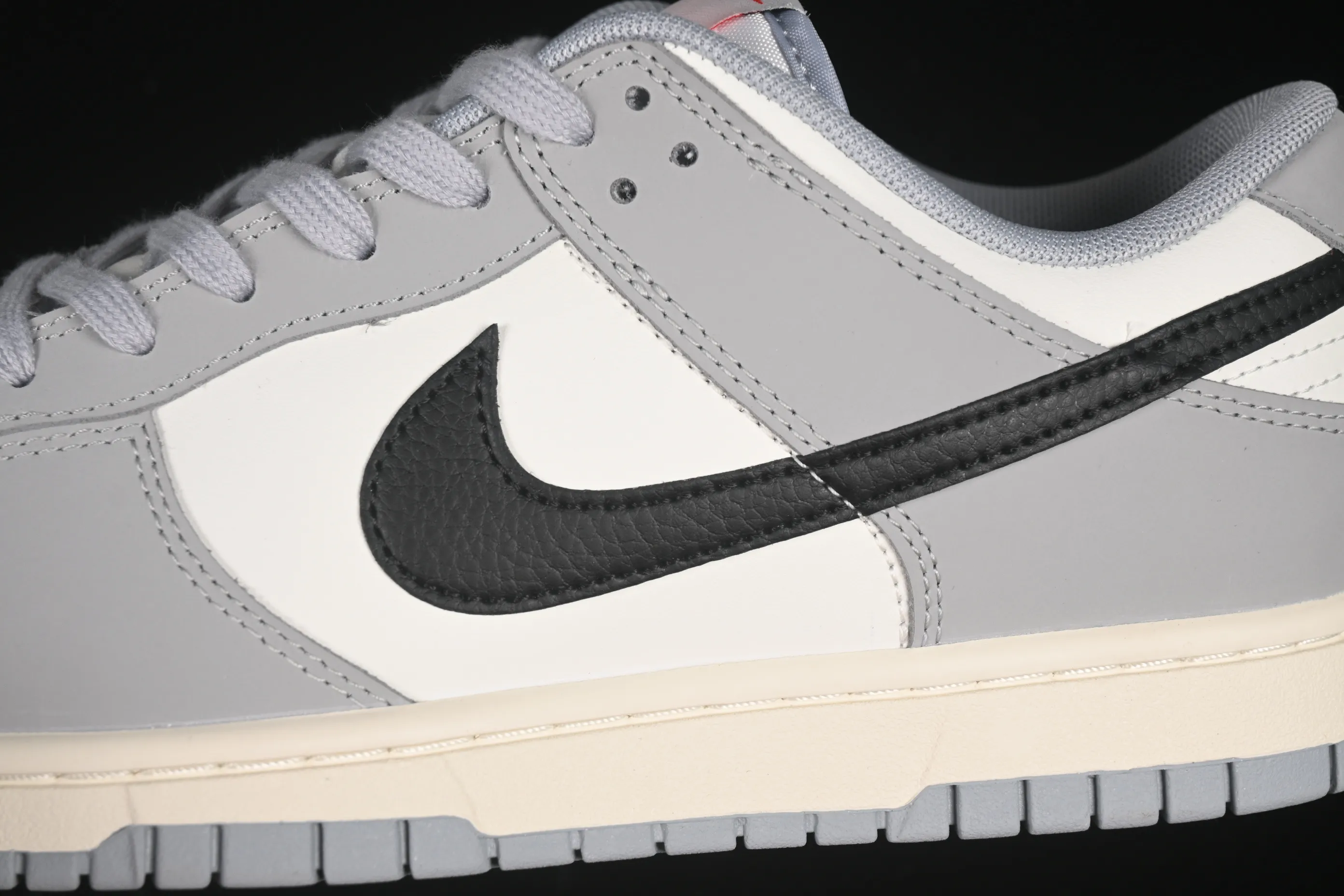 All categories Nk SB Dunk series Nk SB Dunk Low low-top sneakers Nike SB Dunk Low white, black and gray low-top casual sneakers IB3079-101